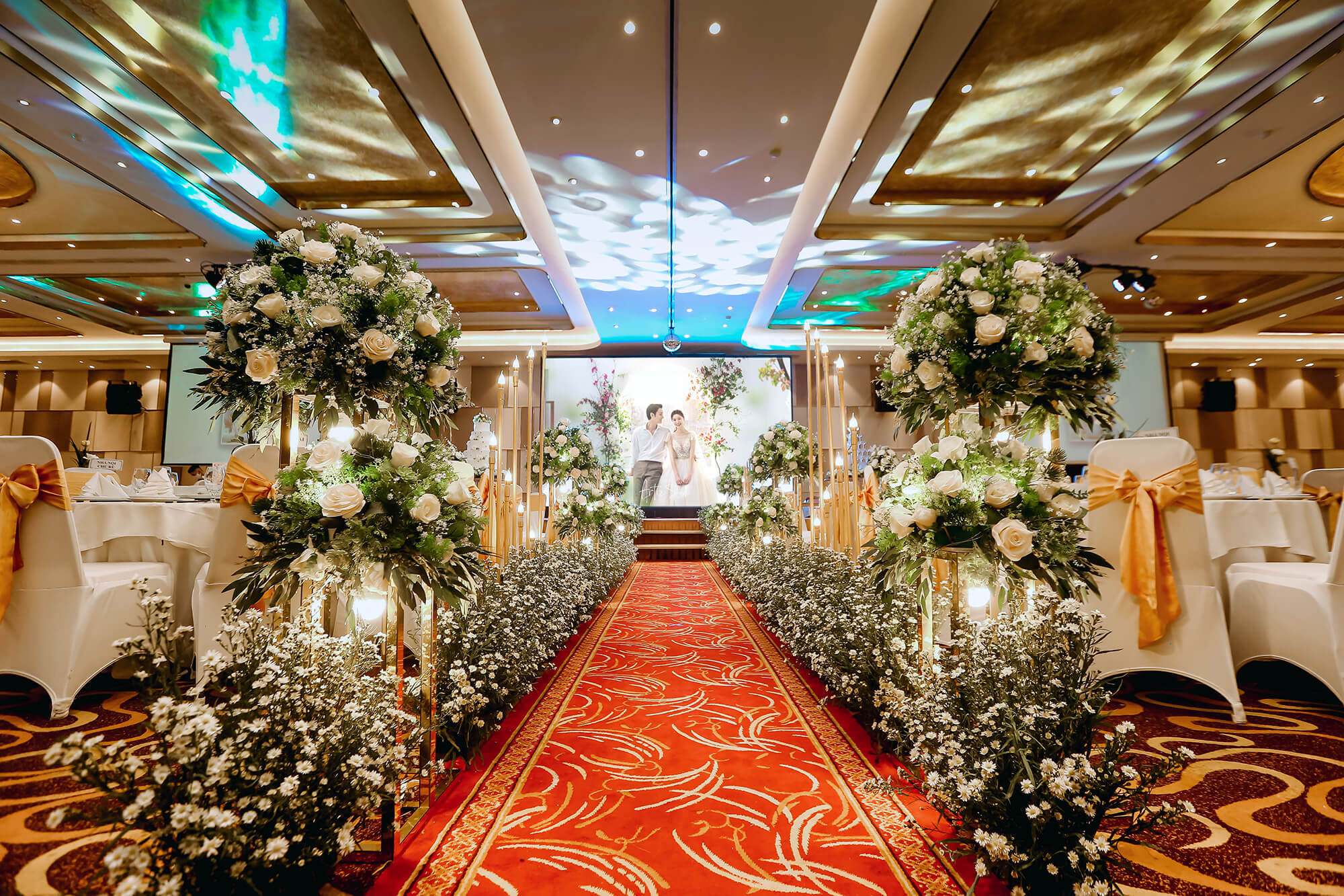 Sảnh tiệc Grand Ruby lối đi thạch thảo